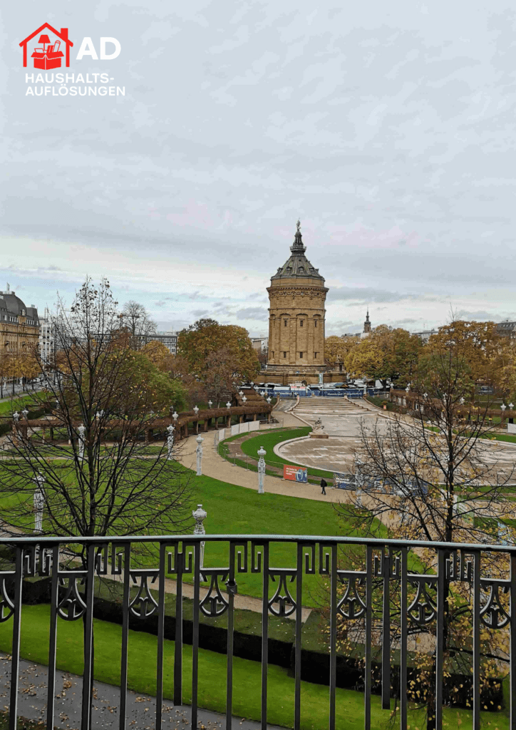 Wohnungsauflösung in Mannheim mit Blick auf den Wasserturm